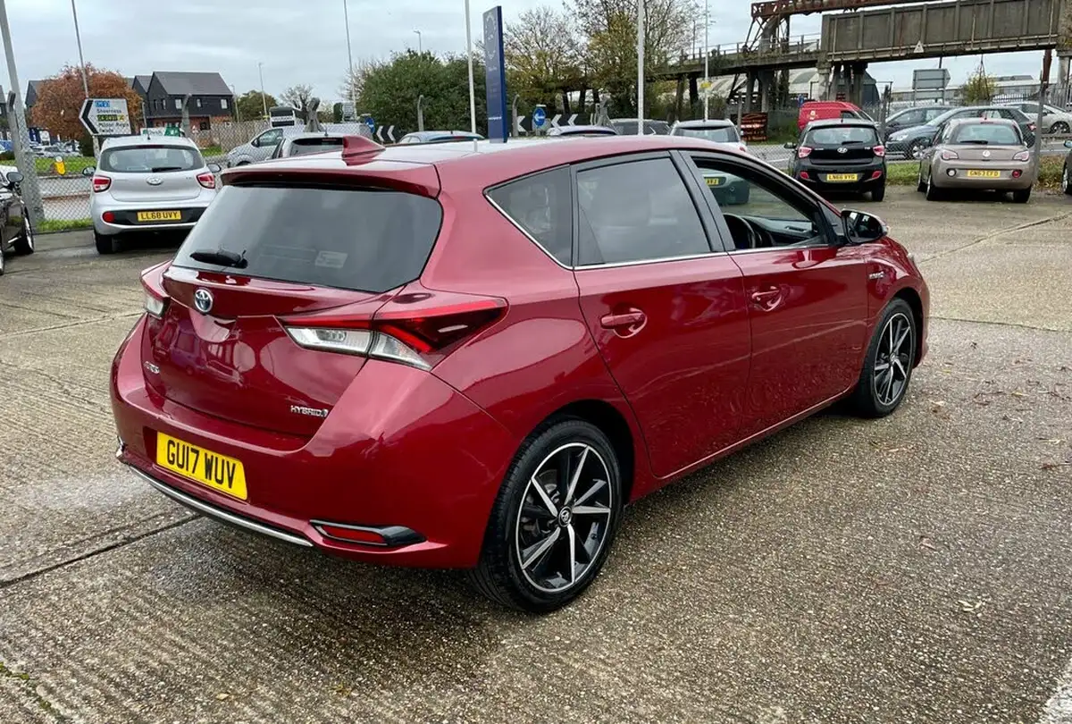 2017-toyota-auris-18-vvt-i-hsd-design-tss-hatchback-big-7
