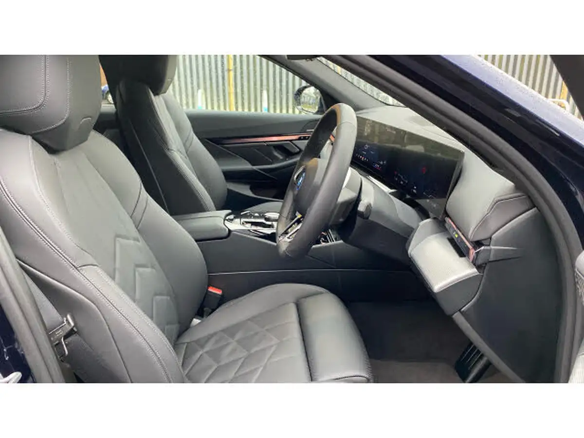 2024-bmw-5-series-e-i5-edrive40-m-sport-saloon-4d-big-10