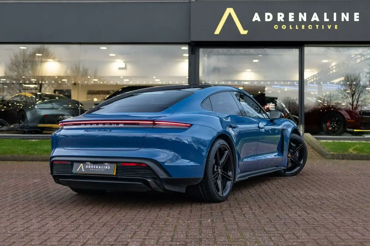 2021-porsche-taycan-e-turbo-s-big-1