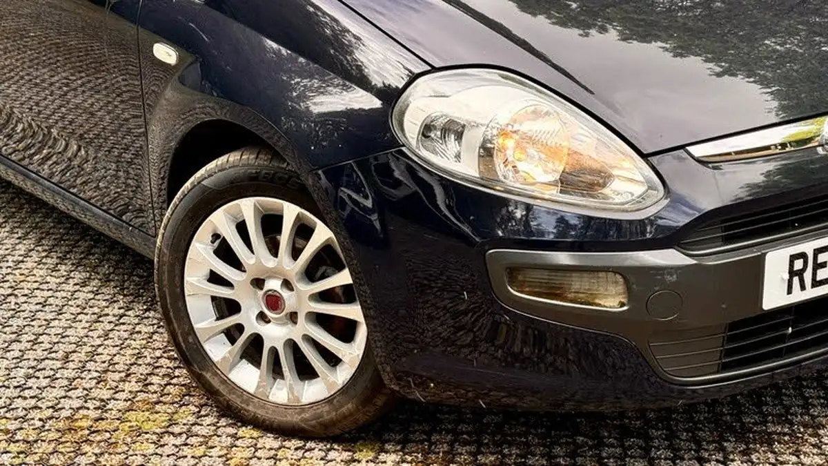 2010-fiat-punto-evo-14-eleganza-big-32