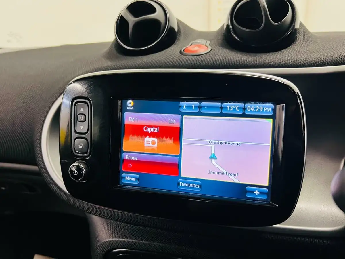 2016-smart-fortwo-10-edition-black-twinamic-big-24