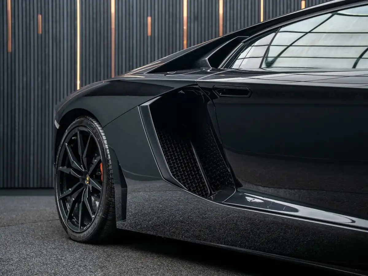2014-lamborghini-aventador-65-lp-700-4-coupe-big-28