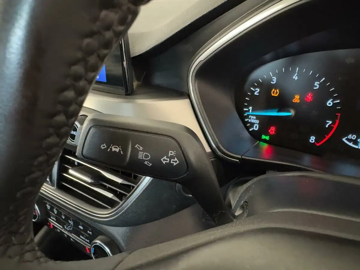 2020-ford-focus-10t-titanium-estate-auto-big-27