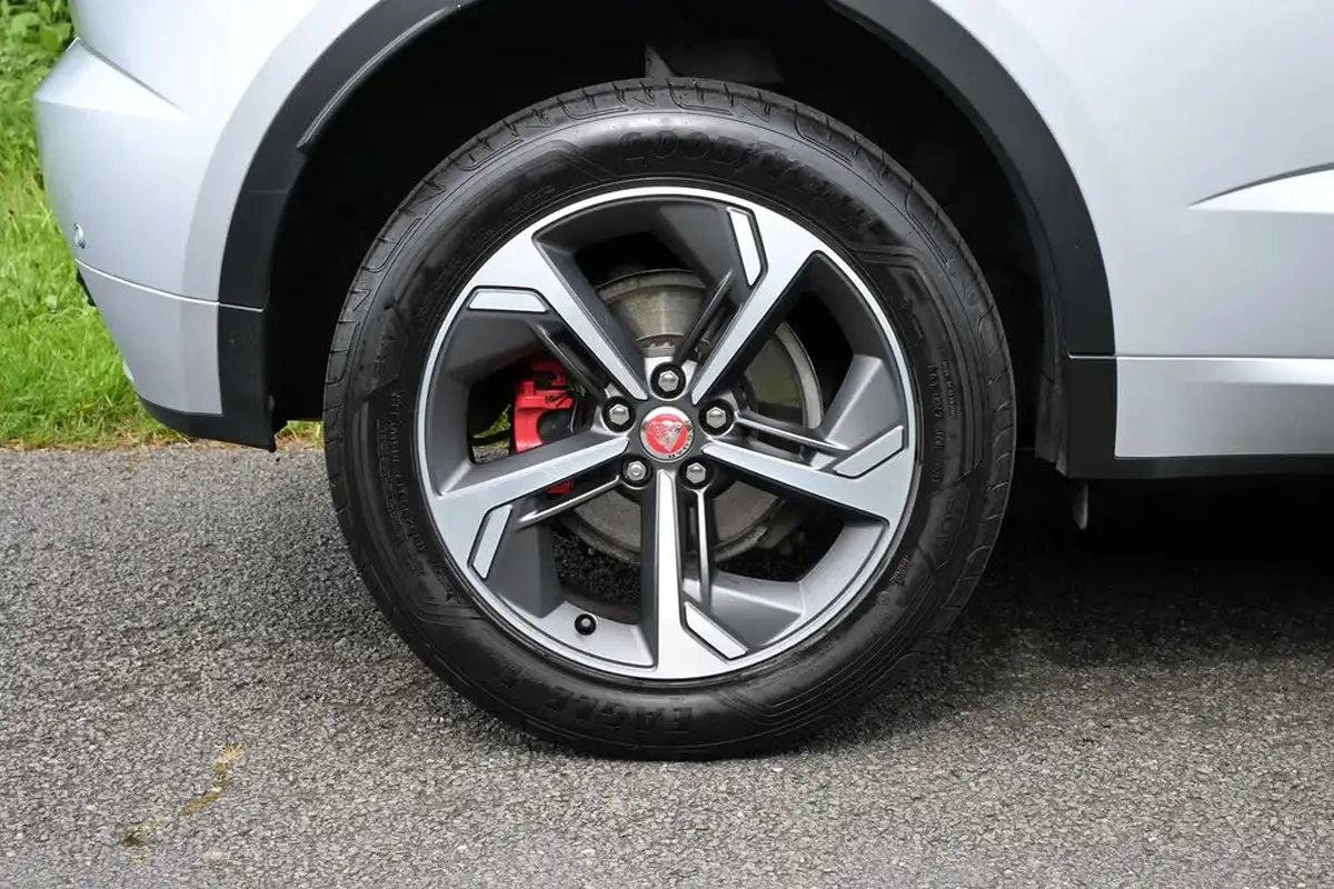 2021-jaguar-e-pace-20-d200-r-dynamic-se-big-6