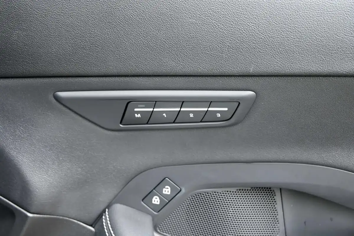 2021-jaguar-e-pace-20-d200-r-dynamic-se-big-30
