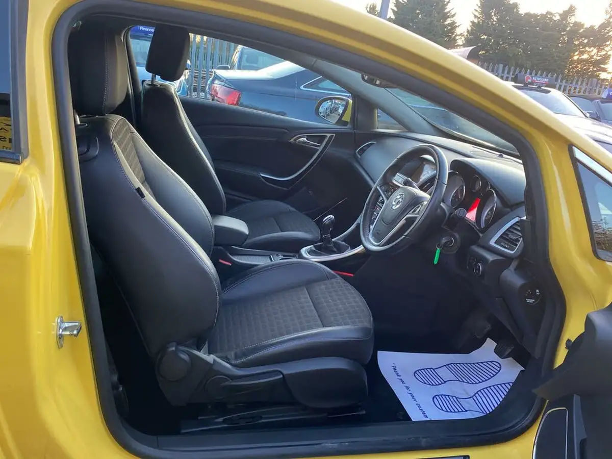 2012-vauxhall-astra-gtc-20td-sri-20cdti-16v-big-11