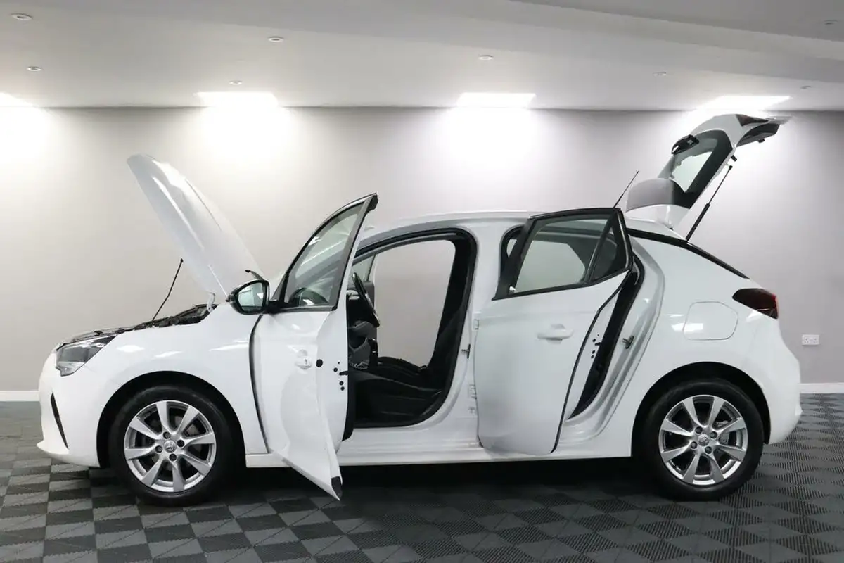 2021-vauxhall-corsa-12i-se-premium-big-3