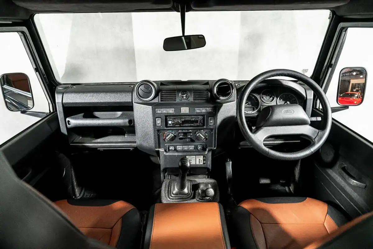 2016-land-rover-110-defender-22td-xs-22i-station-wagon-5-drs-big-15