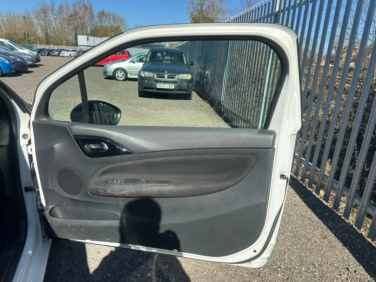 2012-citroen-ds3-16-dstyle-plus-big-8