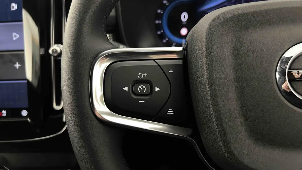 2023-volvo-xc40-20-b3-plus-big-17
