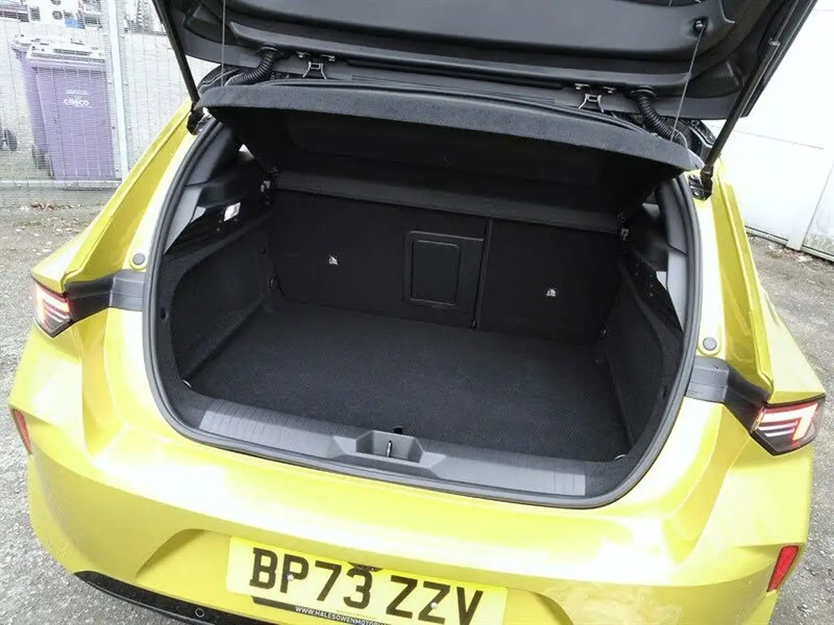 2023-vauxhall-astra-16-ultimate-hatchback-big-15