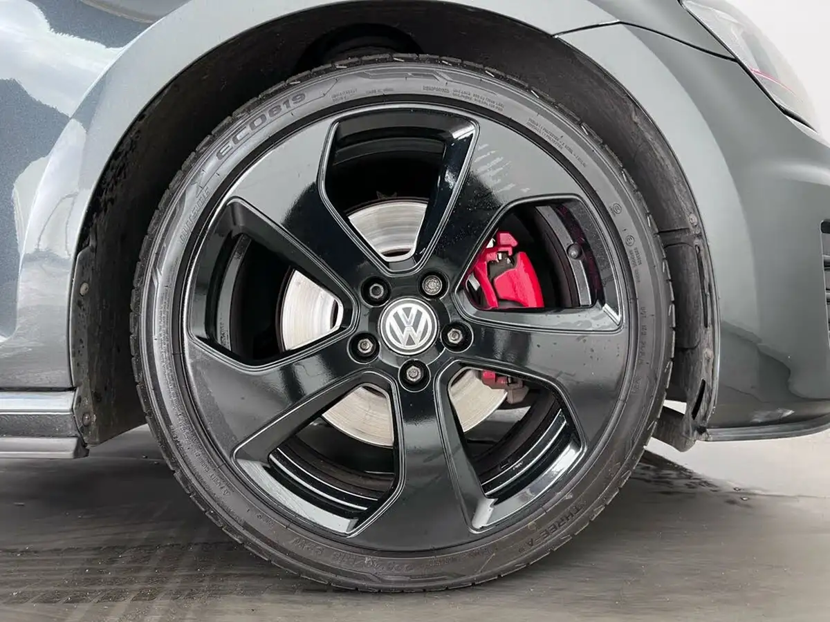 2016-volkswagen-golf-20-tsi-gti-220ps-hatchback-5d-dsg-big-13