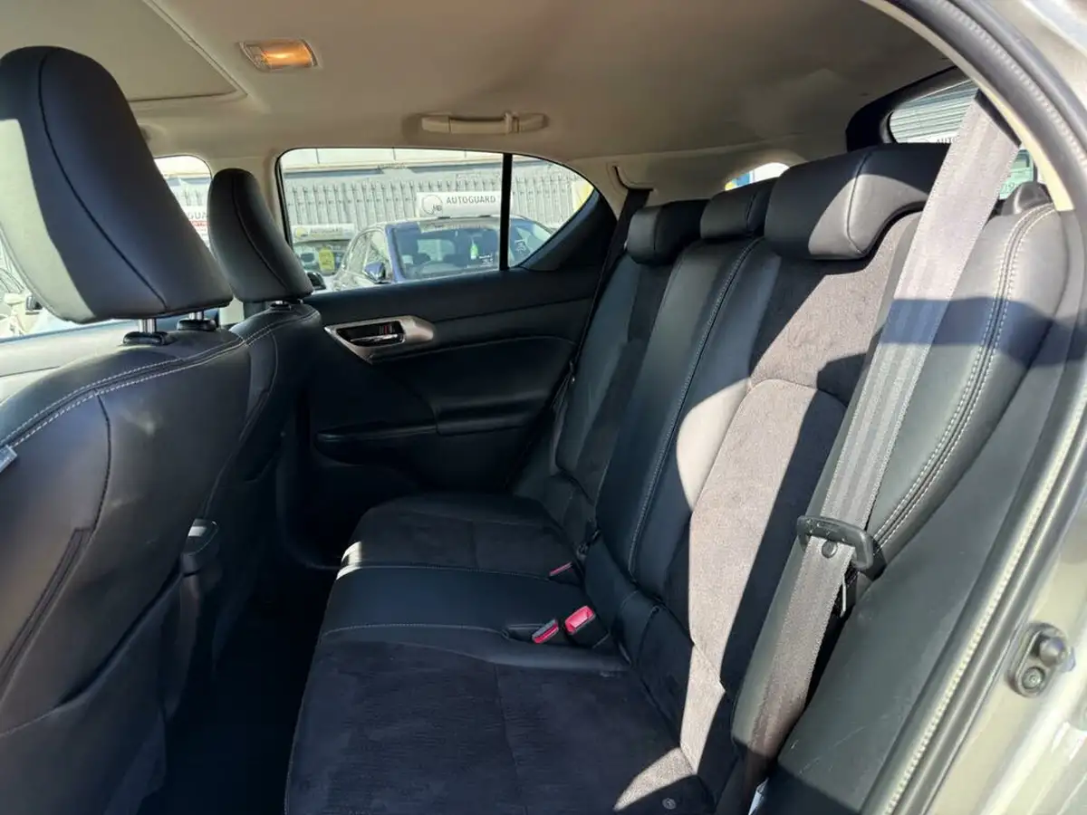 2015-lexus-ct-200h-18-advance-plus-big-60