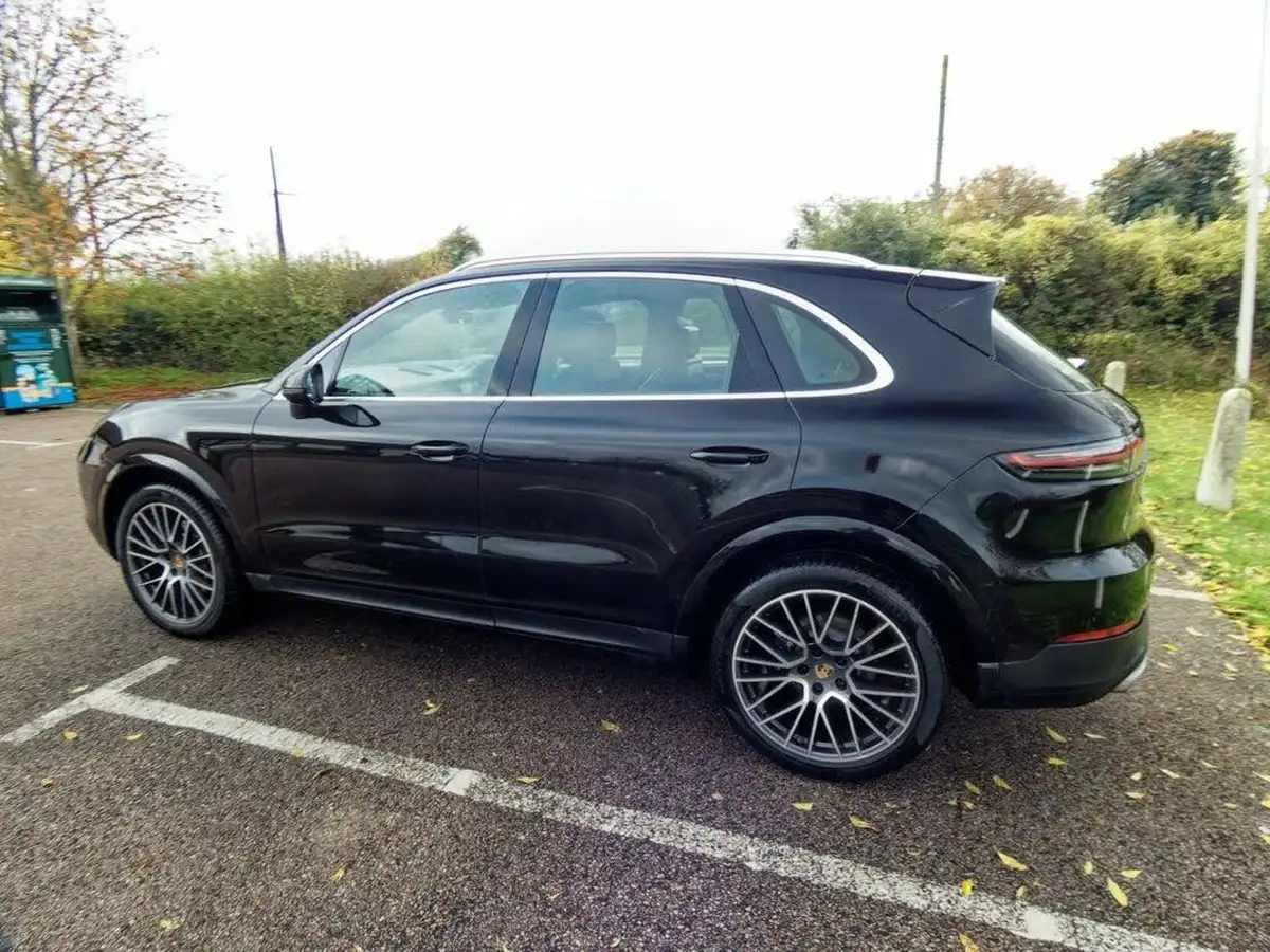 2018-porsche-cayenne-30-v6-big-16
