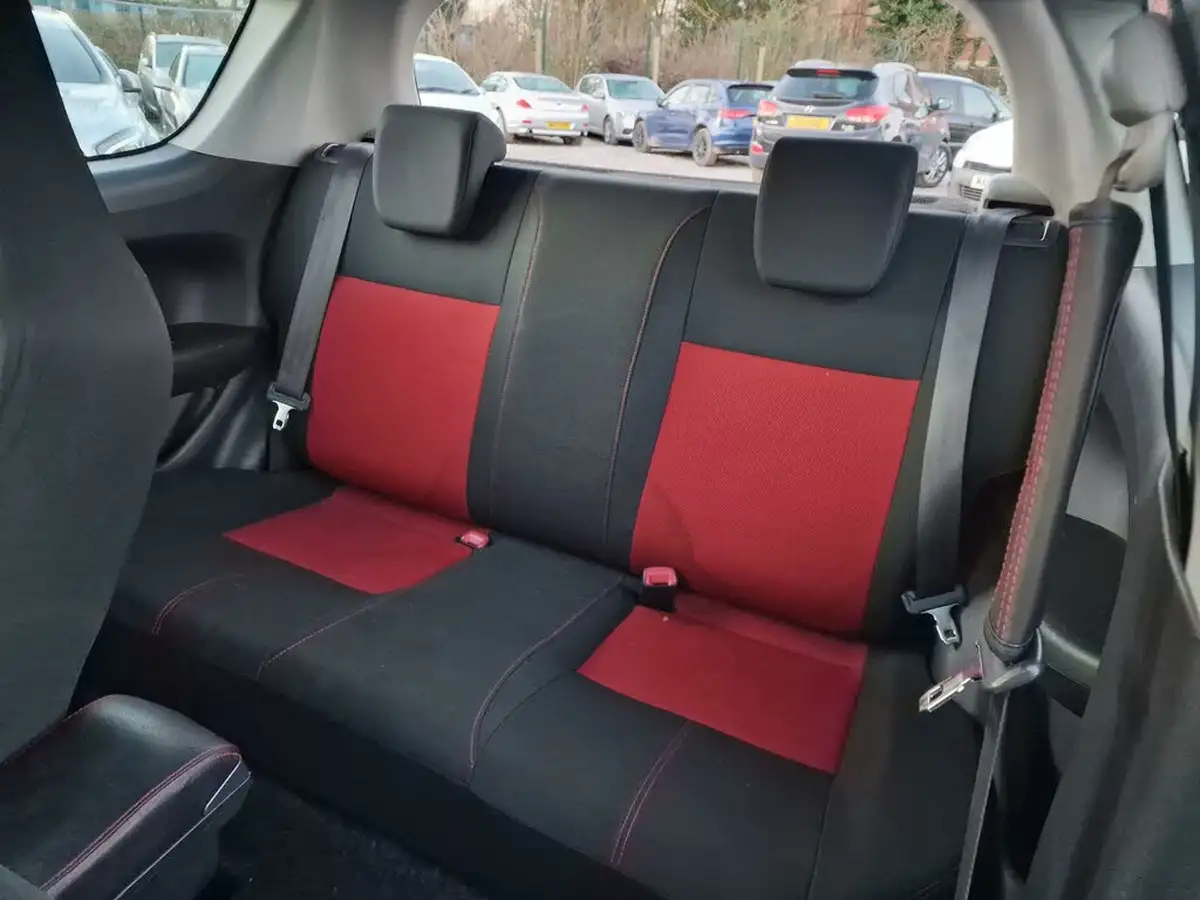 2010-suzuki-swift-16-sport-big-12