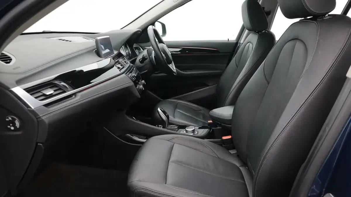 2021-bmw-x1-20-sdrive20i-xline-big-14