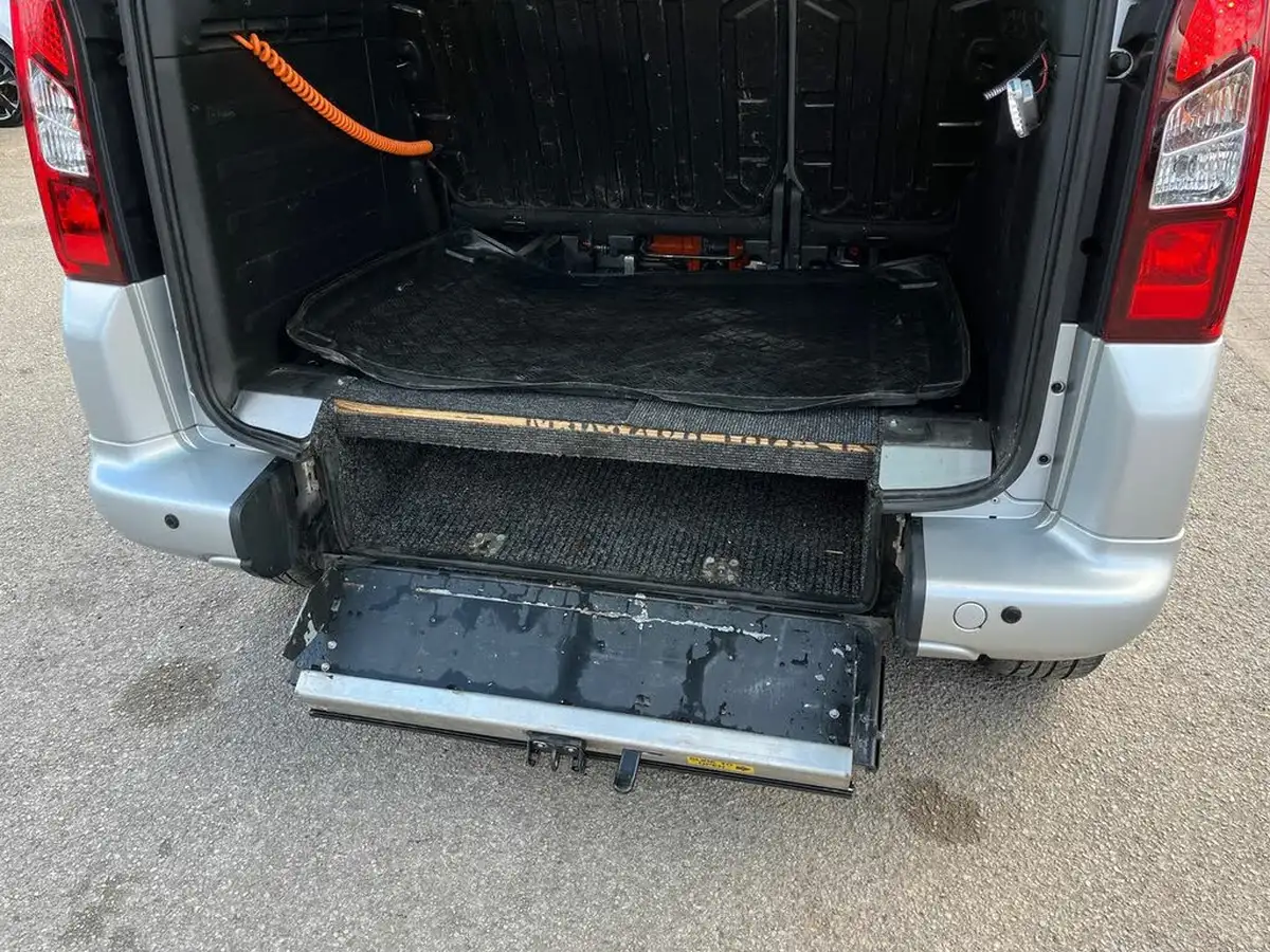 2017-citroen-berlingo-16bluehdi-multispace-feel-102ps-ss-etg6-big-27