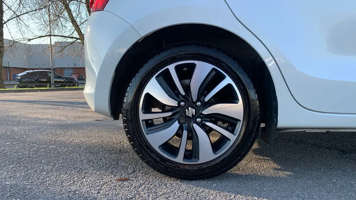 2017-suzuki-swift-10-boosterjet-sz5-shvs-big-14