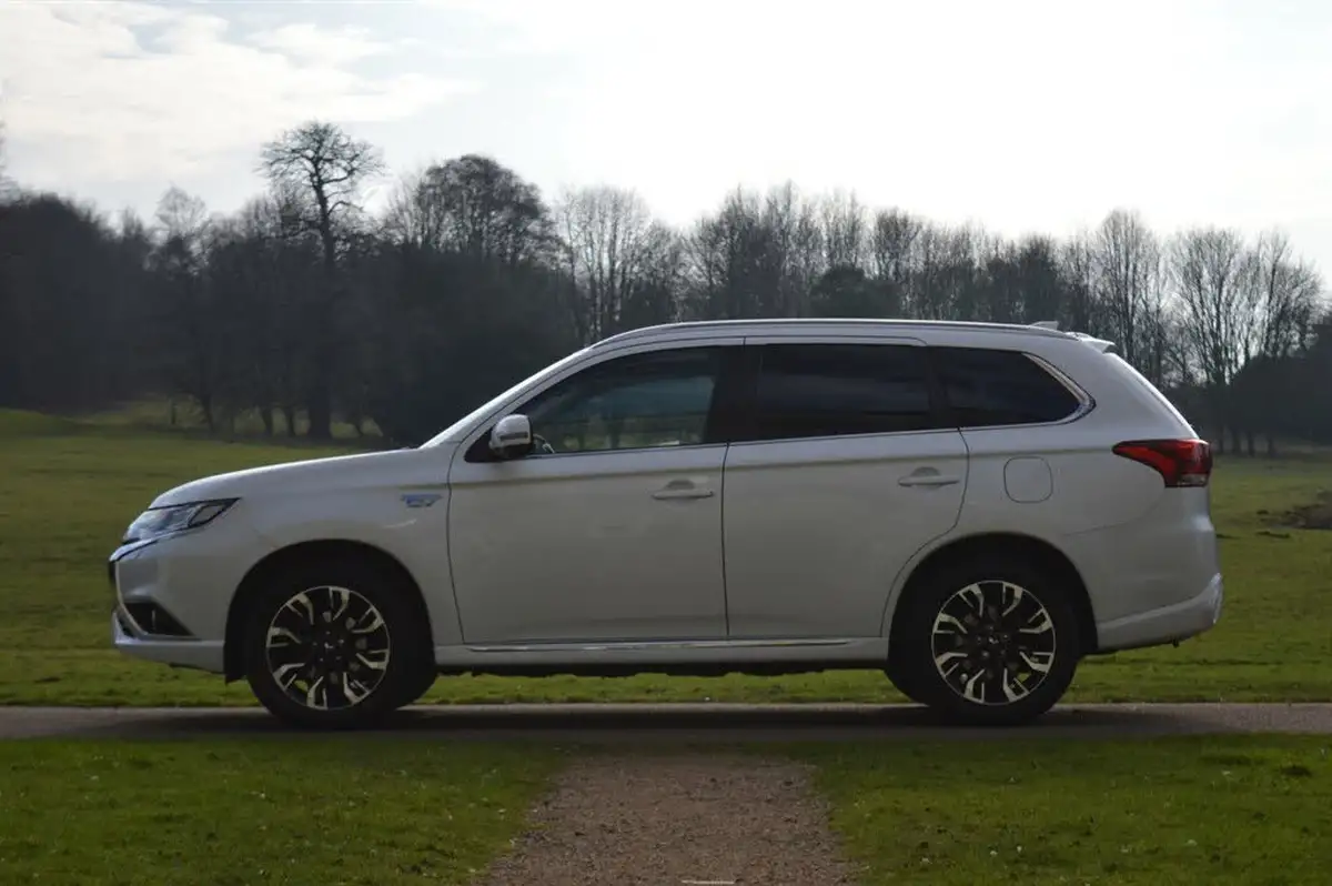 2017-mitsubishi-outlander-20-4hs-phev-5st-big-4