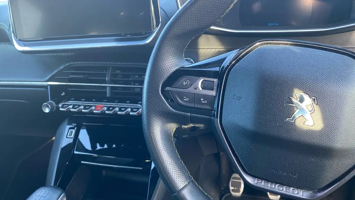 2021-peugeot-208-12-puretech-gt-premium-100bhp-big-9
