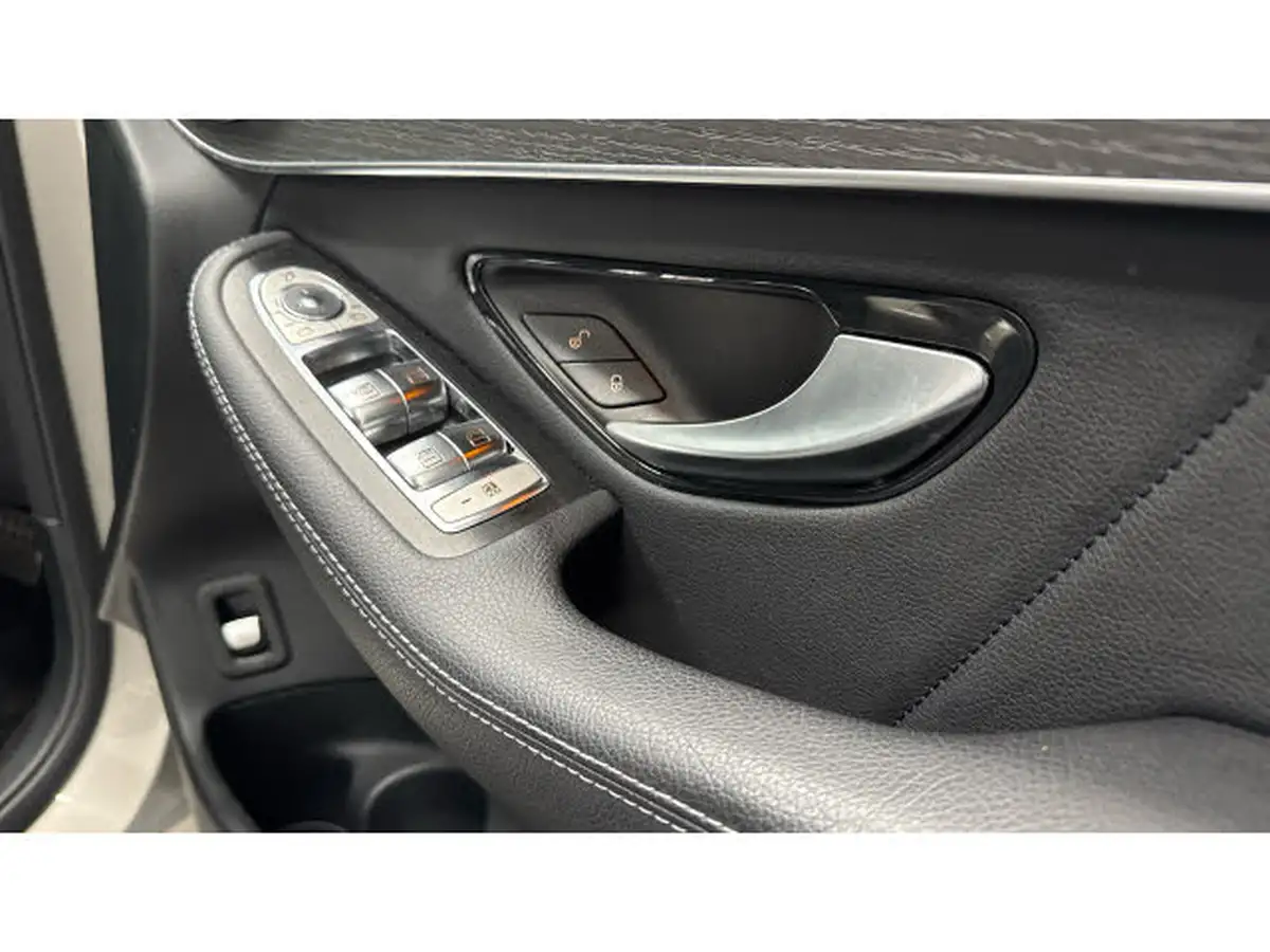 2020-mercedes-benz-glc-class-20d-glc220d-amg-line-station-wagon-5d-4matic-plus-big-23