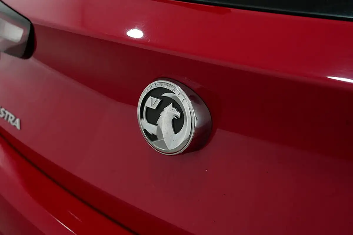 2019-vauxhall-astra-14i-16v-turbo-sri-hatchback-big-9