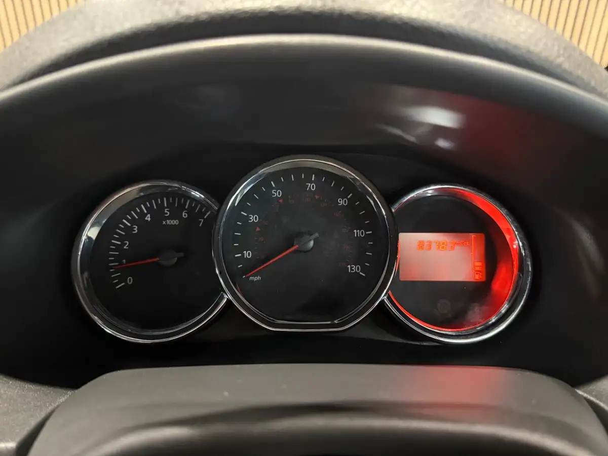 2013-dacia-sandero-stepway-09-laureate-big-8