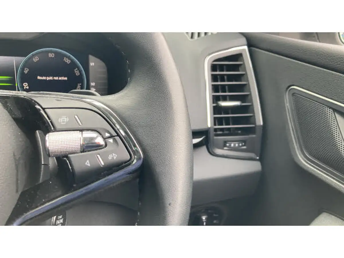 2022-skoda-karoq-15-tsi-se-l-dsg-big-17