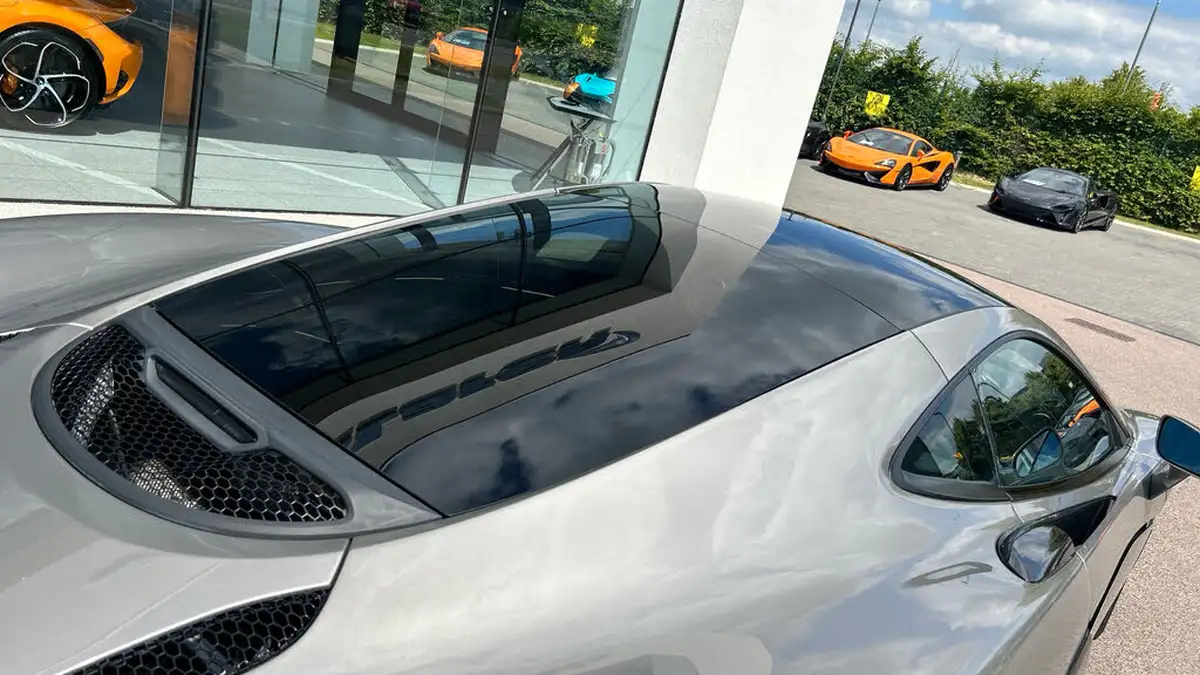 2017-mclaren-570gt-38-big-26