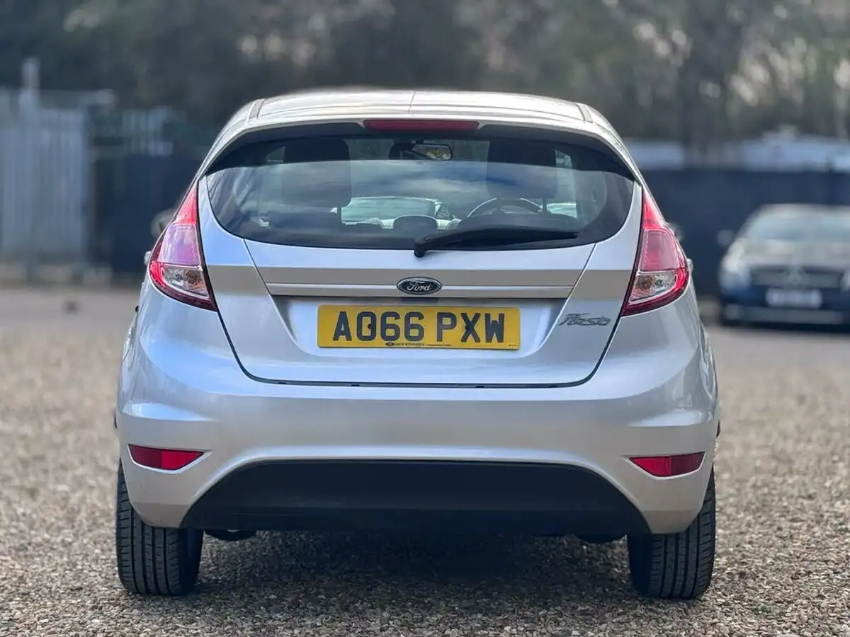 2016-ford-fiesta-125-zetec-5d-big-15