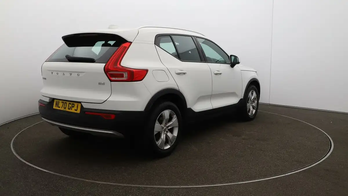 2020-volvo-xc40-20-b4-momentum-big-7