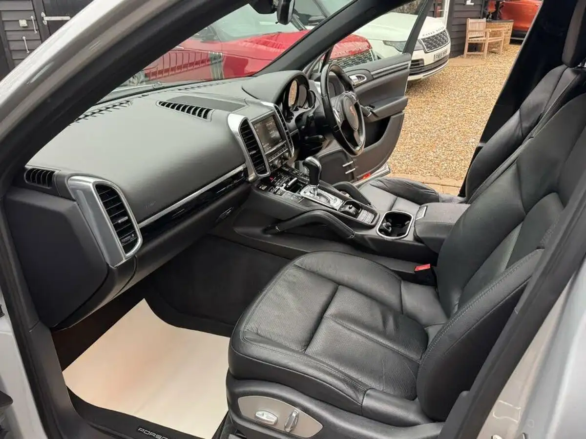 2013-porsche-cayenne-30td-big-9