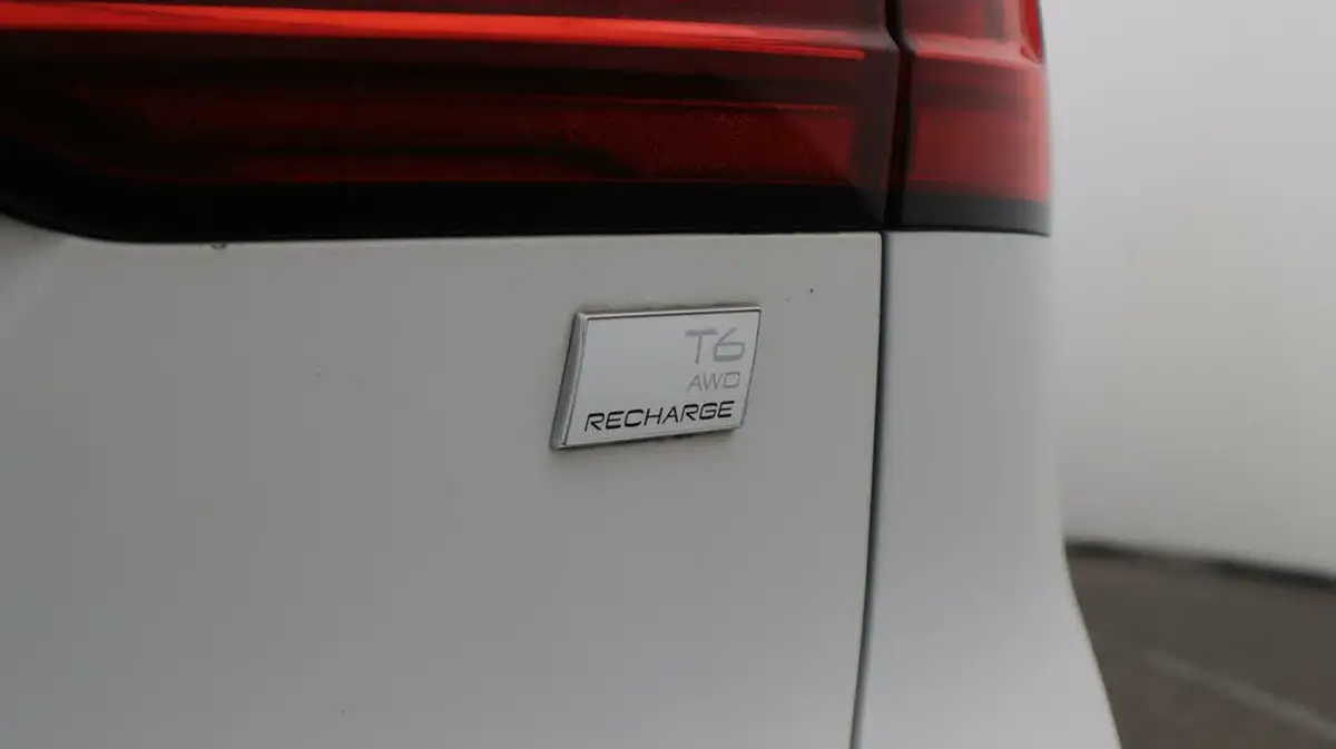 2021-volvo-v90-20-t6-r-design-350bhp-big-21