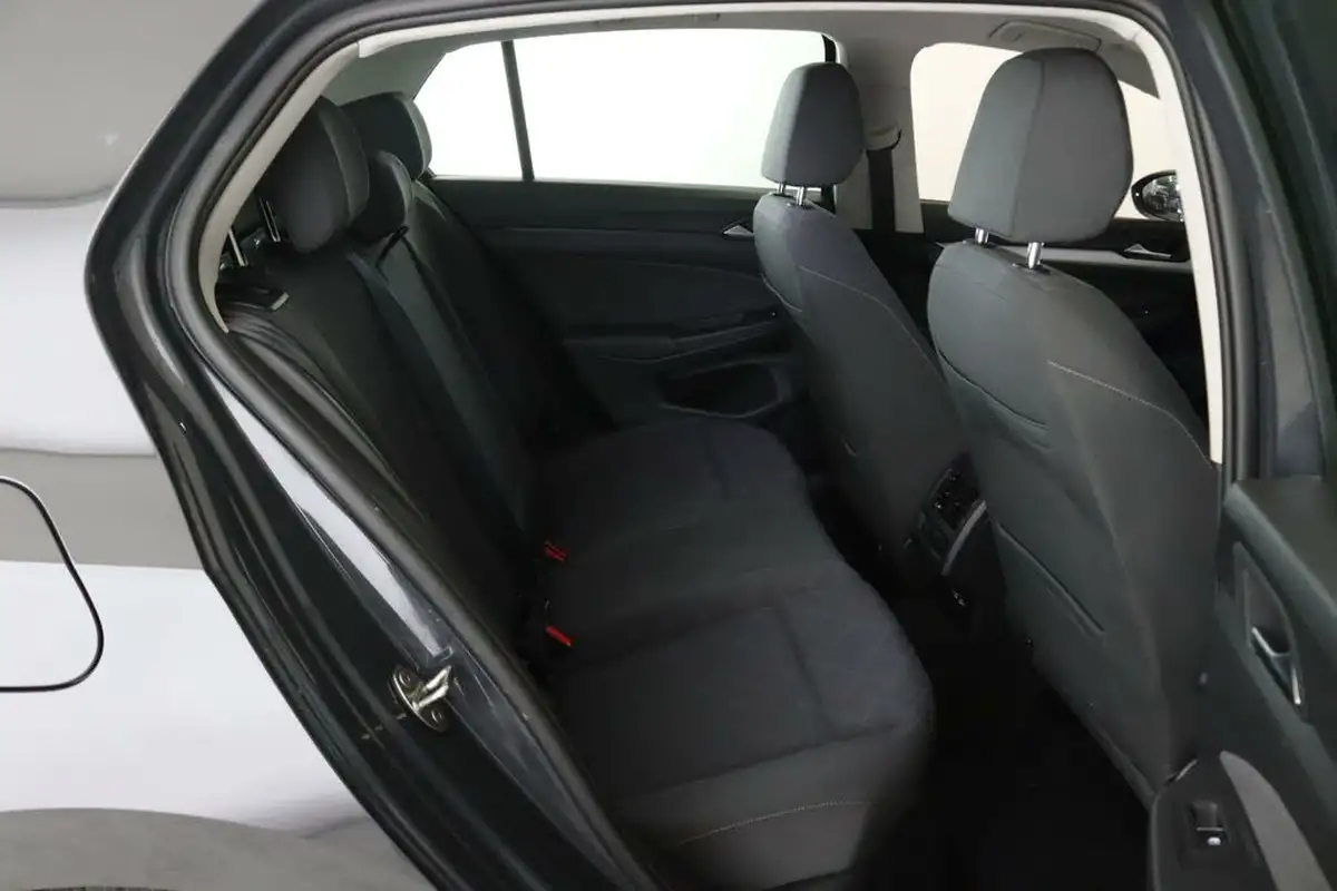 2024-volkswagen-golf-10-tsi-life-hatchback-big-12