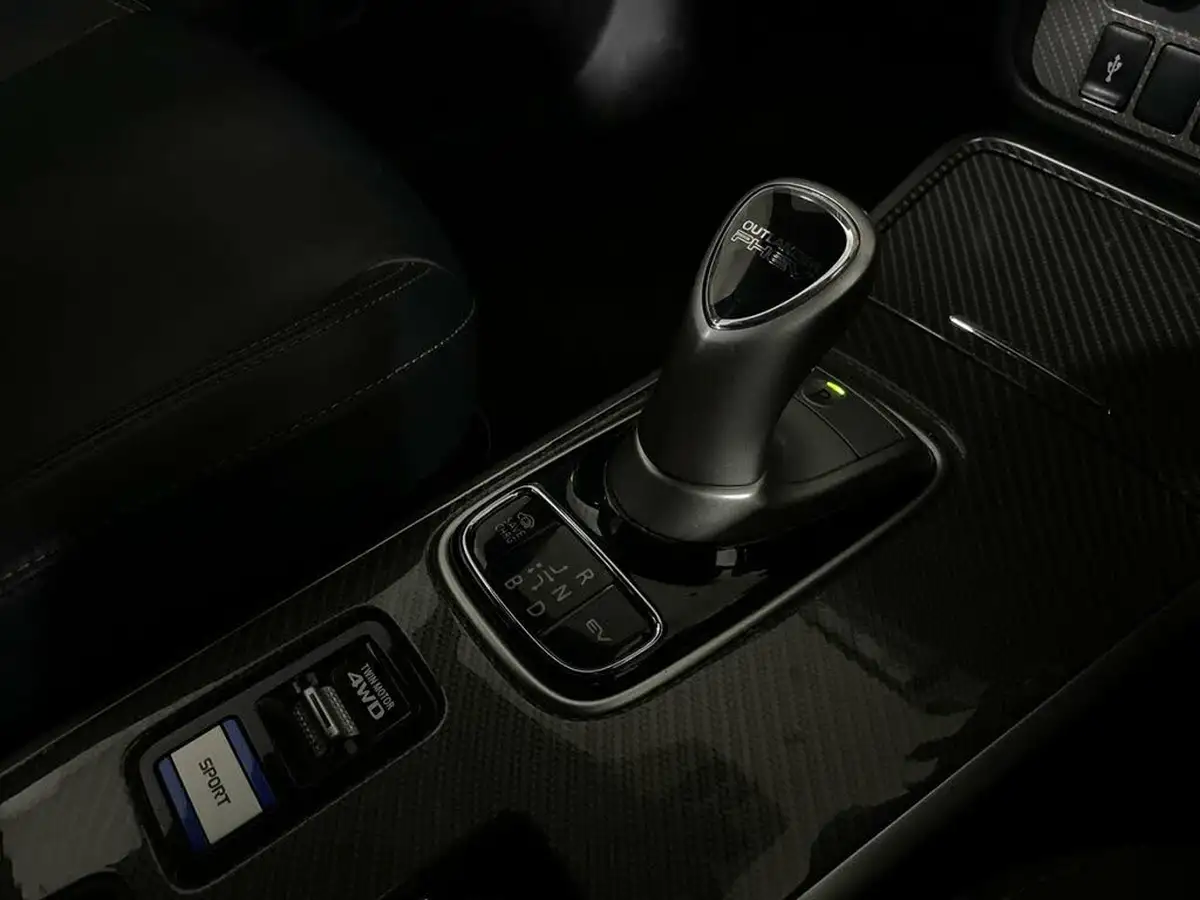 2020-mitsubishi-outlander-24-dynamic-phev-big-23