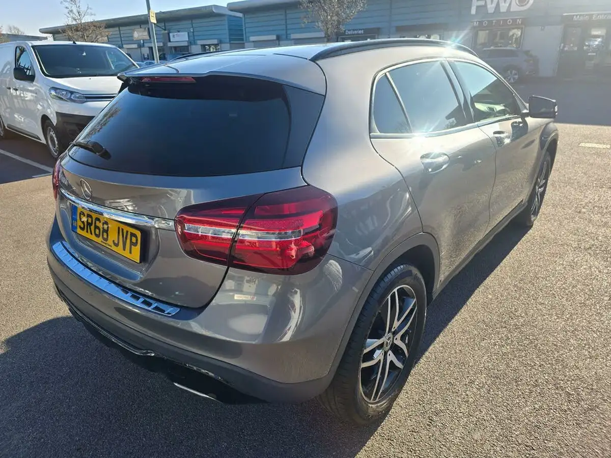 2018-mercedes-benz-gla-class-16-gla-180-urban-edition-ss-7g-dct-big-9