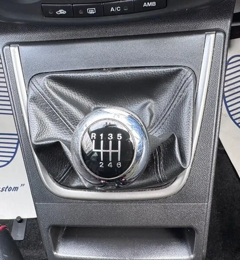 2010-mazda-mazda5-20-sport-150ps-1998cc-big-24