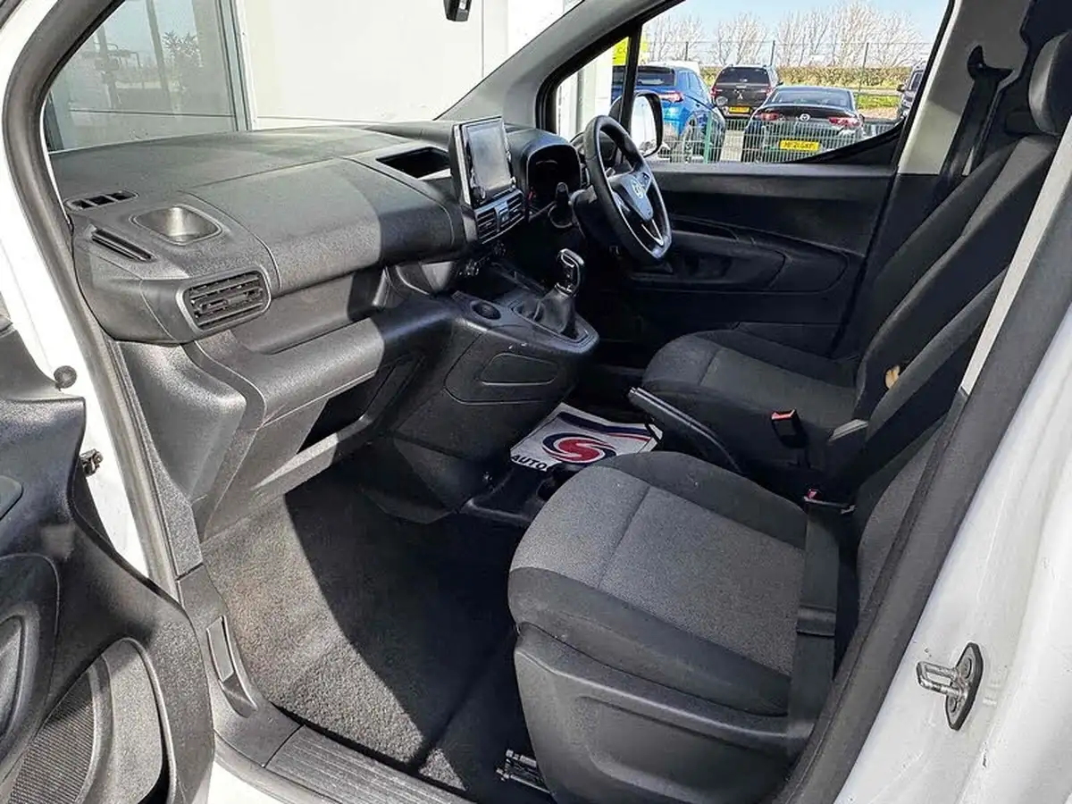 2020-vauxhall-combo-15cdti-sportive-2000-100pseu6dt-big-21