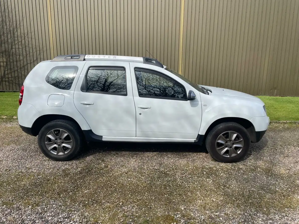 2017-dacia-duster-15dci-laureate-110bhp-ss-station-wagon-5d-big-3