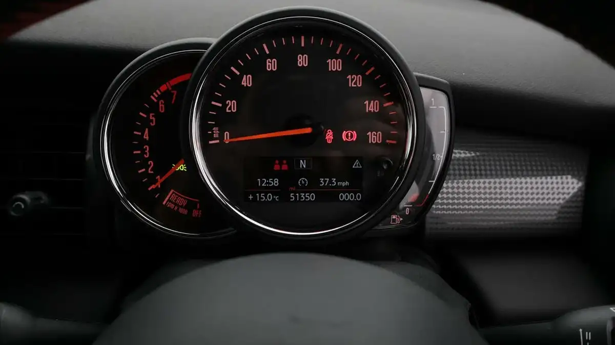 2019-mini-cooper-15-cooper-sport-hatchback-3d-big-10