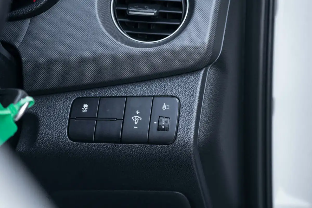 2017-hyundai-i10-12-premium-big-25
