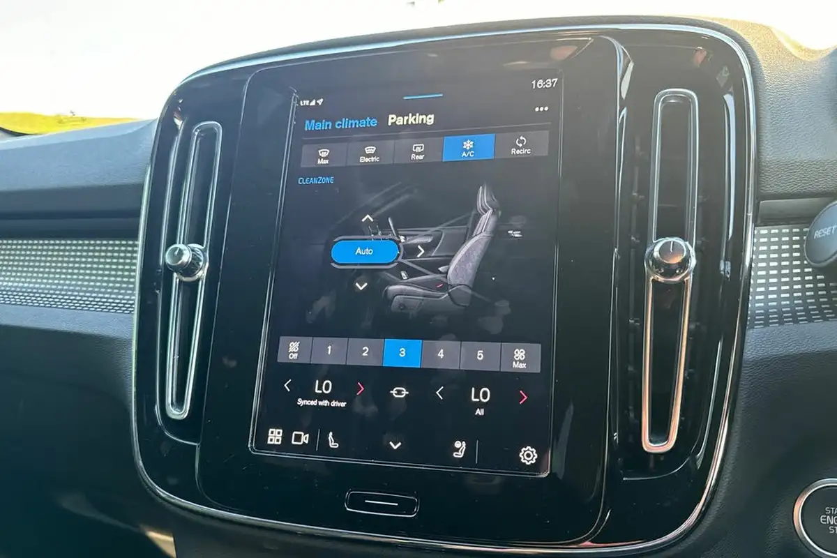 2024-volvo-xc40-20-b4-plus-big-21