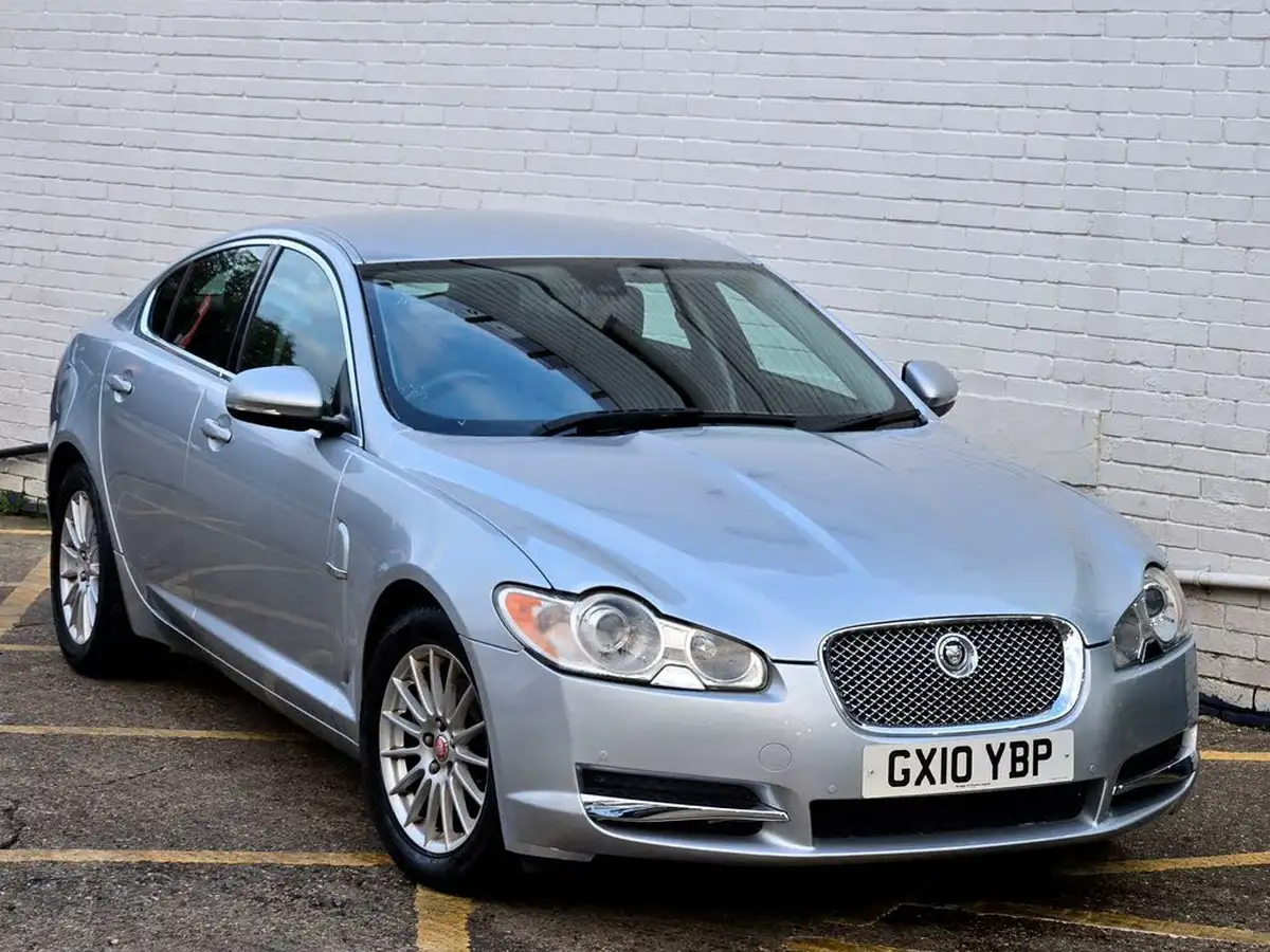 2010-jaguar-xf-30-luxury-big-11