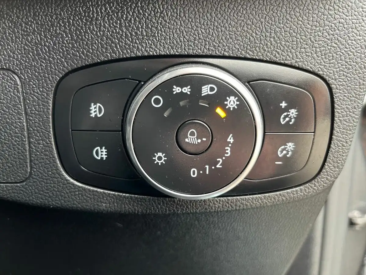 2023-ford-focus-10t-st-line-125ps-hatchback-big-30