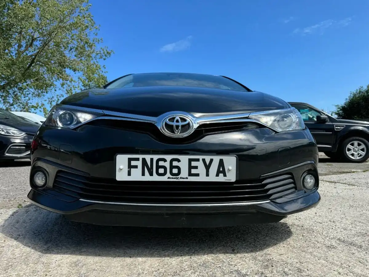 2016-toyota-auris-16d-business-edition-tss-hatchback-big-15