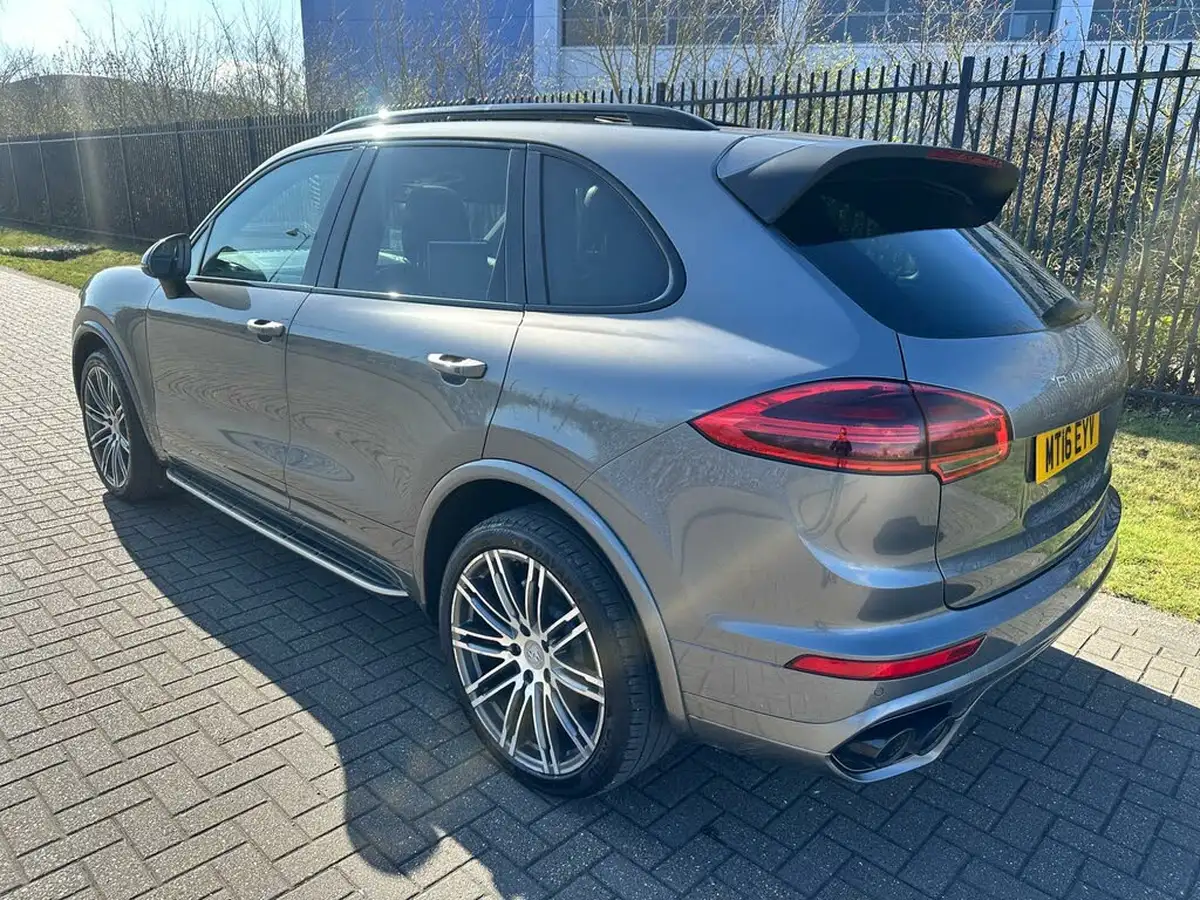 2016-porsche-cayenne-42td-s-big-16