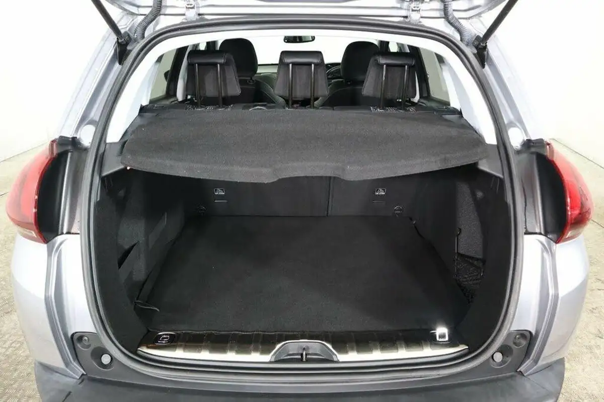 2019-peugeot-2008-suv-12-puretech-allure-premium-82bhp-big-8