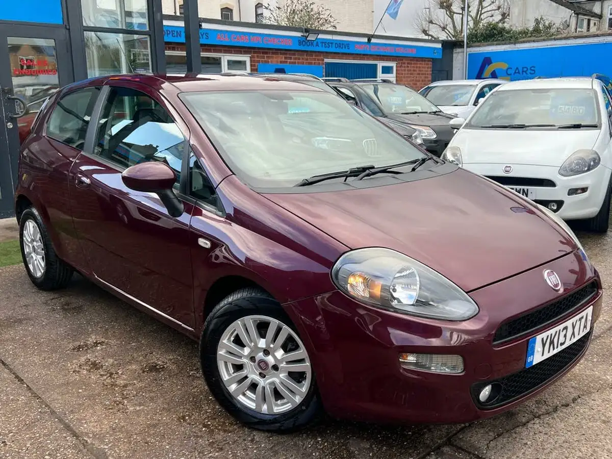 2013-fiat-punto-14-easy-8v-77bhp-brio-3d-big-0