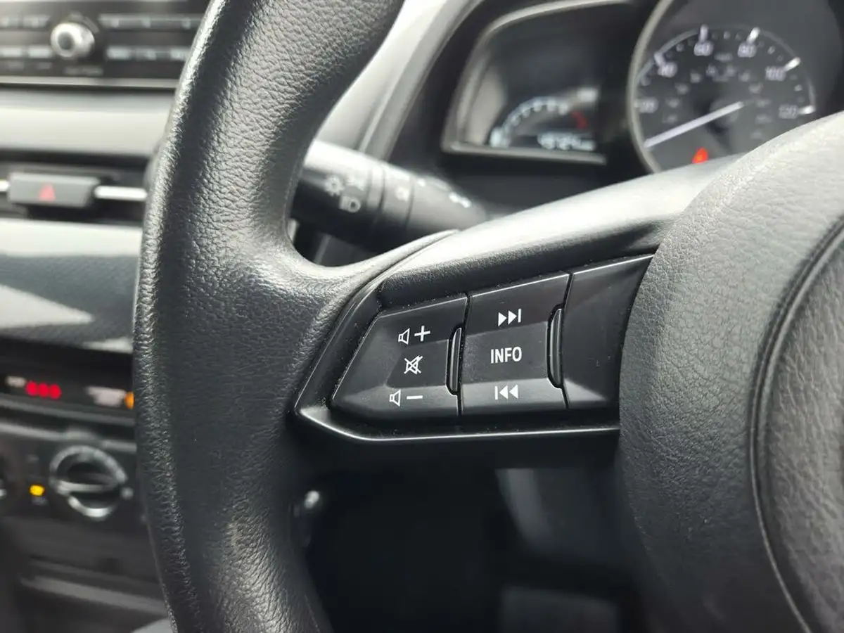 2018-mazda-mazda2-15-se-big-17