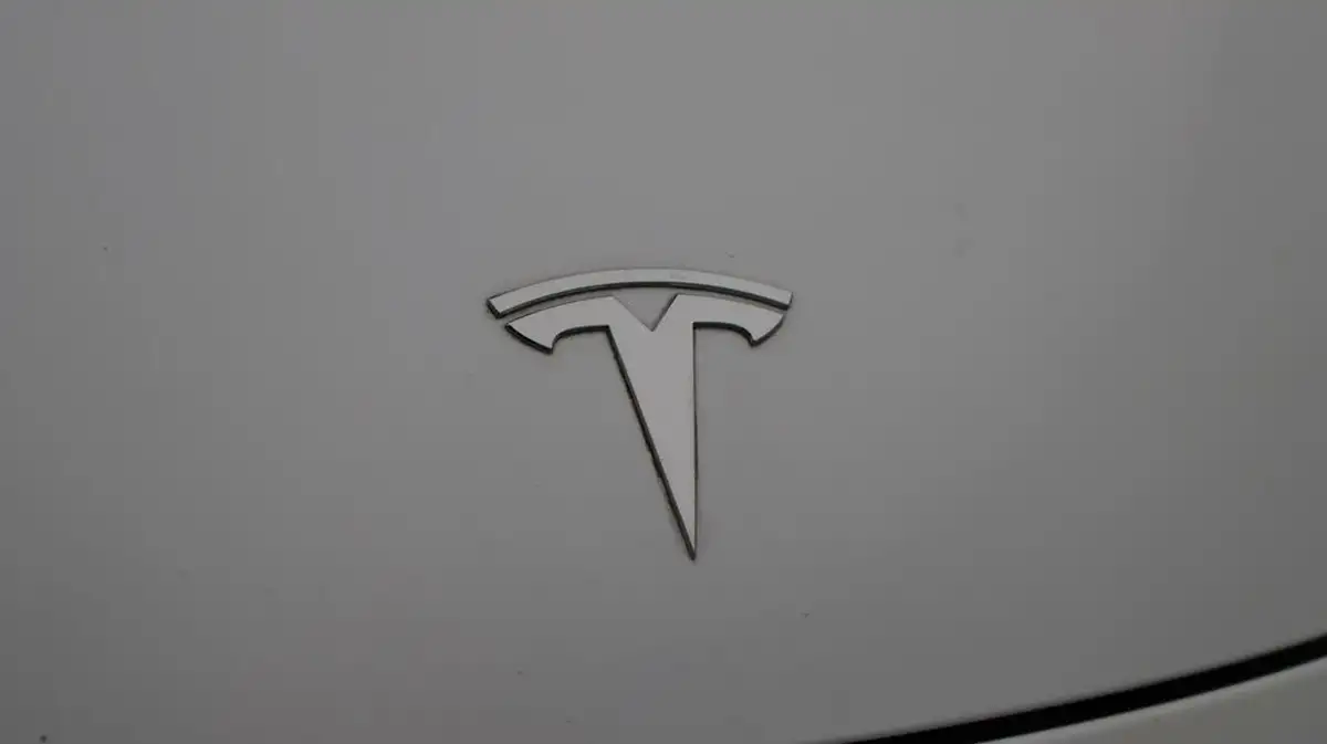 2021-tesla-model-3-e-performance-4x4-big-22